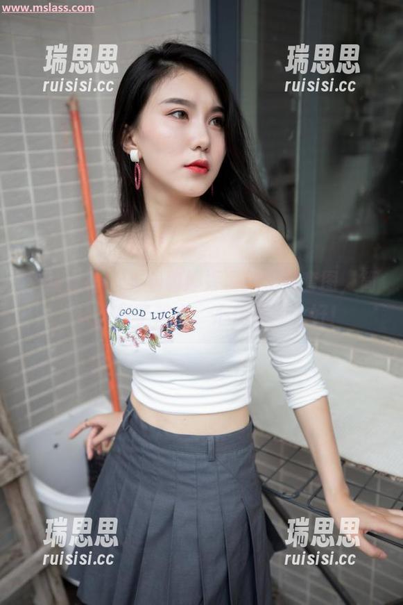 梦丝女神-魏婷婷 梦丝女神 - 看看魏婷婷最新清纯套图,简直让人打了鸡血,心情瞬间大好!