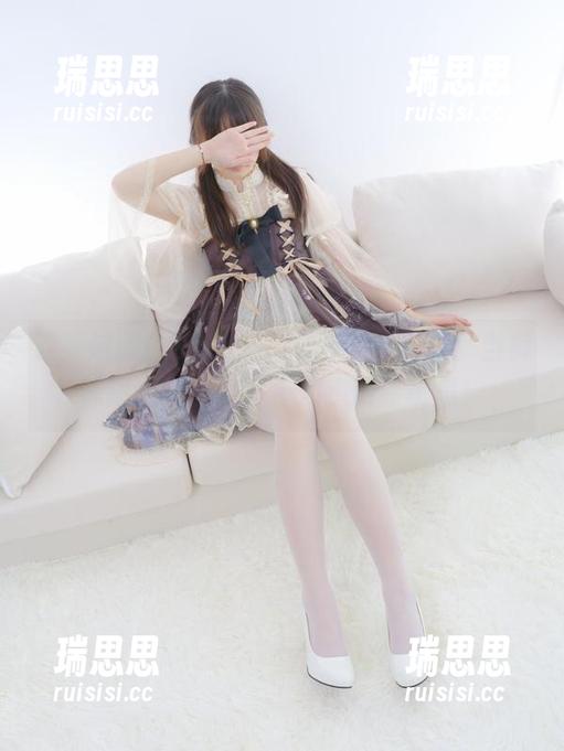 森萝财团-小奶糕Milky 森萝财团 - 小奶糕Milky黑丝作品:当裤袜遇上镜头,真不知道该看哪里!