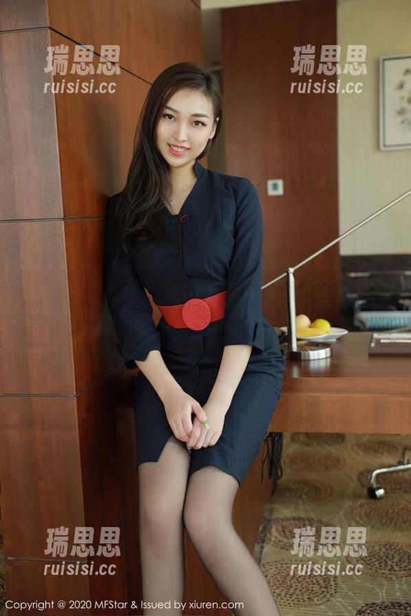 模范学院-糯美子Mini 模范学院 - 高清原图里的糯美子Mini兔女郎:她在偷偷和我对视吗?