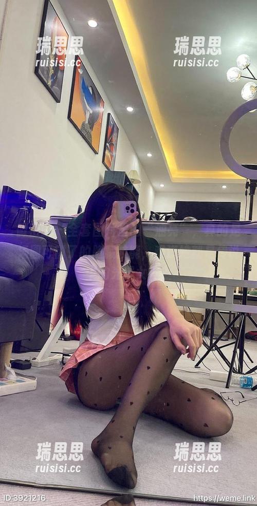 微密圈 - 全套图片里的“油亮”，真的是汤圆可甜了的隐藏技能，难道她就是传说中的光滑女神？