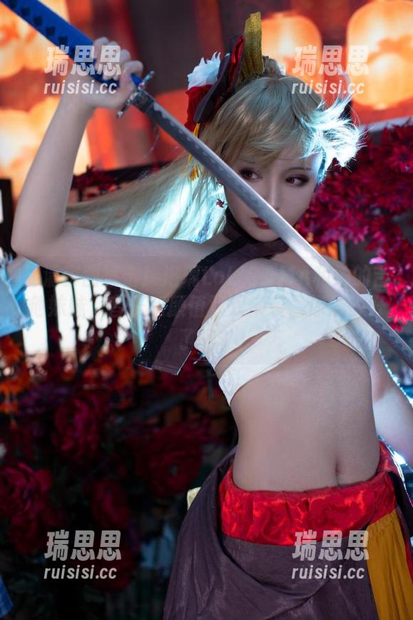 洛璃LoLiSAMA 高清套图直击!洛璃LoLiSAMA和她的吉他妹妹,音乐和颜值双双来袭,你准备好了吗?