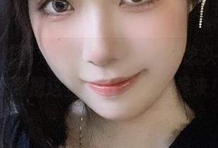 一边看炸酱沐沐的美腿，一个念头闪过：我要把这些美图都收藏起来！