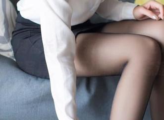 爱蜜社 – 网盘长草？来看看李玉洁Daisy的油亮写真，保证让你流连忘返！