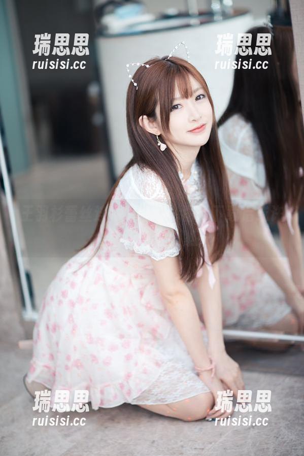 王羽杉 王羽杉蕾丝连体比基尼套图,下载后或许会让你有点小紧张