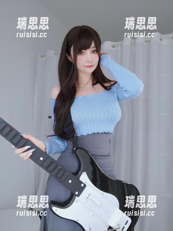 最新图包未公开：白银81的透明制服，还有哪些不为人知的魅力？