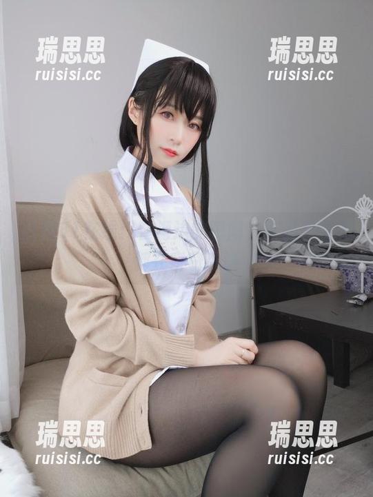 白银81在线：在海边的瞬间，作品和空气都在窃窃私语