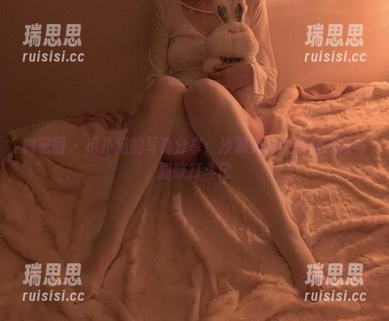 相扑猫 微密圈 - 相扑猫的写真分享:沙漏女友的优雅瞬间与猫咪打斗记
