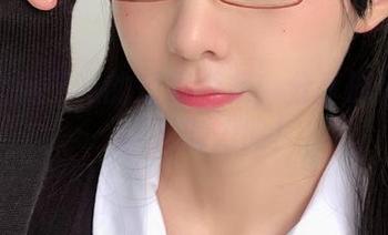 眼酱大魔王w的短裙合集：分享时尚界的‘裙’潜力股！