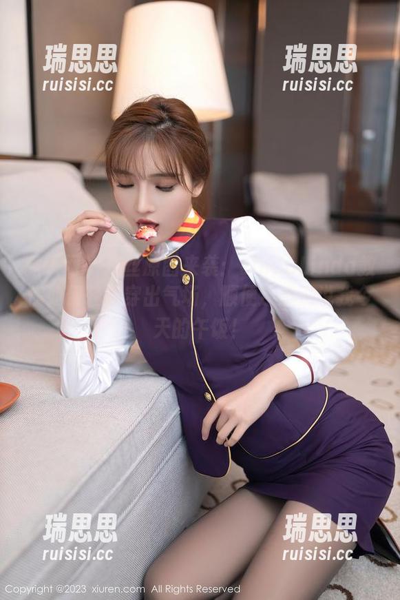 秀人网-LindaLinda 秀人网 - 灰丝原图来袭:LindaLinda教你如何轻松穿出气场,顺便还想说说我今天的午饭!