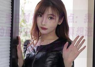 秀人网 – 当白衬衫成为焦点：我在伊小七MoMo的原图中迷失了，真想进去问她这衬衫哪儿买的！