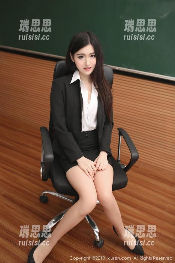 秀人网 - 生活就像司妃SL的内衣图包，时而优雅，时而调皮！
