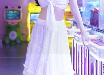 秀人网 – 她的眼镜，她的故事–唐翩翩写真原图里的层层迷雾！