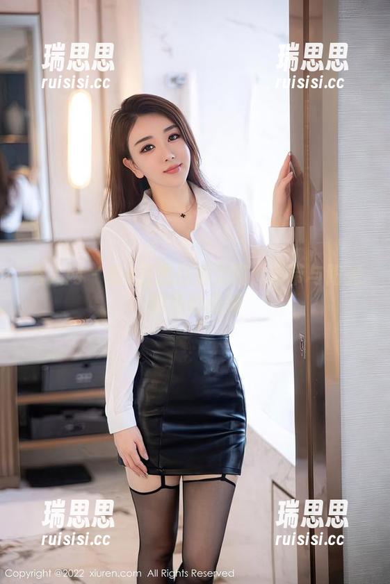 秀人网-奶e豆 秀人网 - 奶e豆的精选美图:吊带与阳光的绝妙碰撞