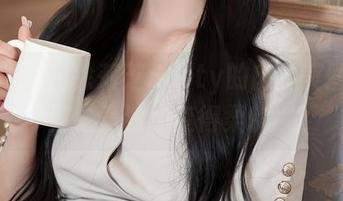 秀人网 – 在徐莉芝Booty的肉丝美图里，壁纸竟然也变得柔软！