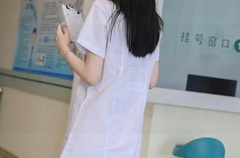 秀人网 – 又到晗大大Via私房图包时间，自拍带来的温暖，真是像阳光洒在心头，可惜我不敢多看。