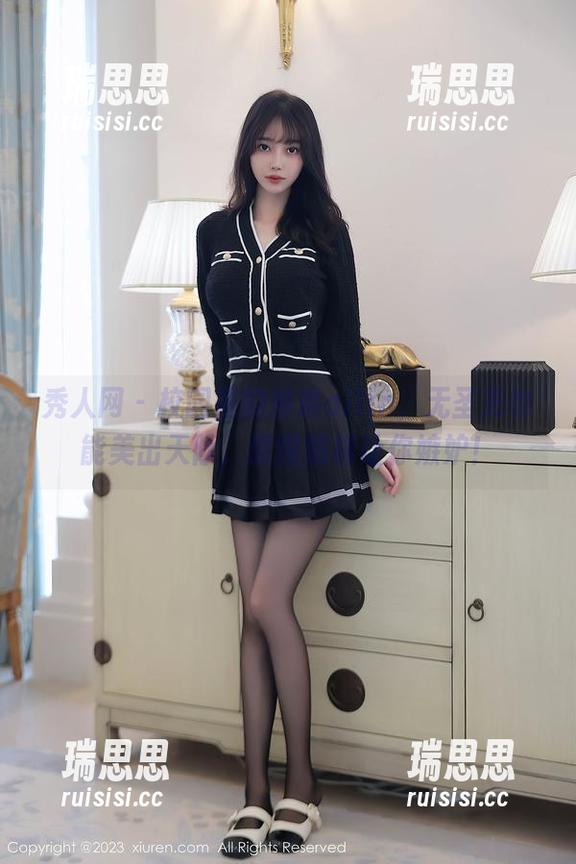 秀人网 - 校园里的琳琳ailin，无圣光也能美出天际，原图照样让你嫉妒！