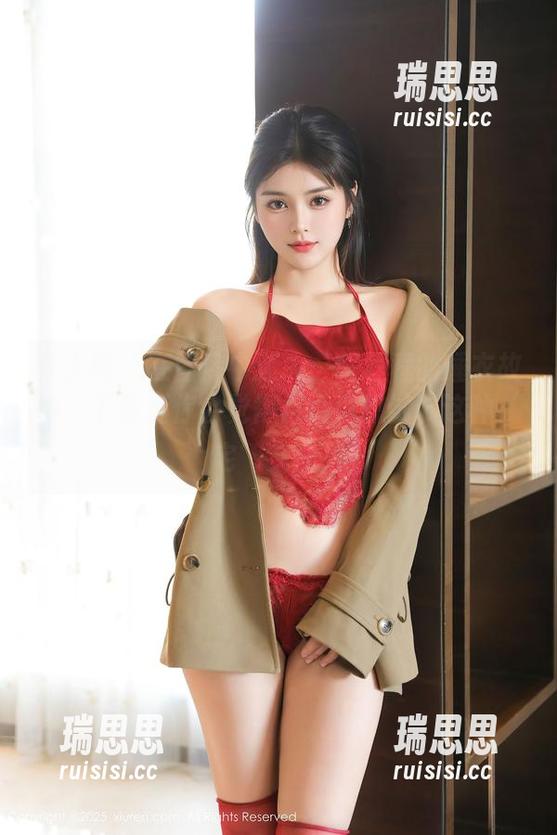 秀人网-程程程 秀人网 - 在图库中迷失:程程程的睡衣故事,下载后你会觉得自己也想试试这种‘宅’文化!