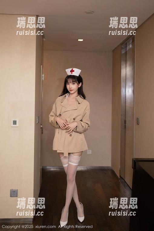 秀人网-言沫 秀人网 - 别眨眼!言沫职场制服写真集更新,修长美腿在职场也能撩!