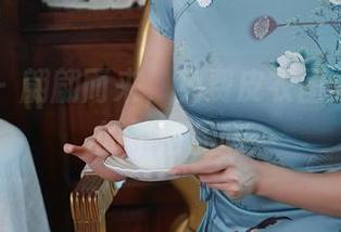 秀人网 – 翩翩而来，免费皮衣图集：软情的不俗品味