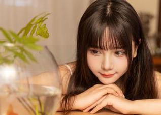 图包揭秘：秋山AkI的浴室美图，让人想偷偷申请个‘错觉’。