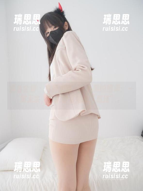 紧急企划 - 内部定制——小恩的图册：一览无余，快来看看她的“想法”。