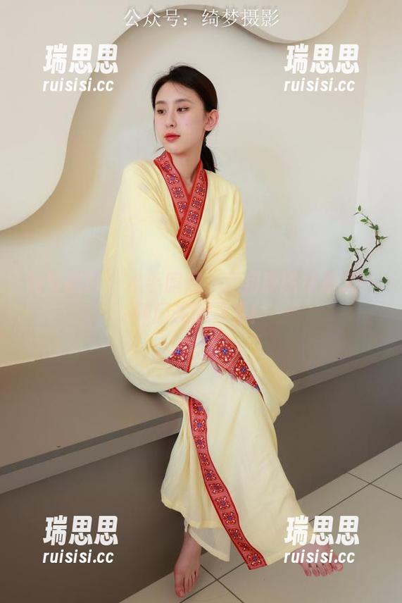 绮梦摄影-月月 绮梦摄影 - 水手服照?月月原图集里又一颗闪亮的星星!