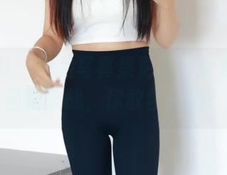 绮梦摄影 – 月月写真集更新！女友风格的最新挑战，你敢尝试吗？