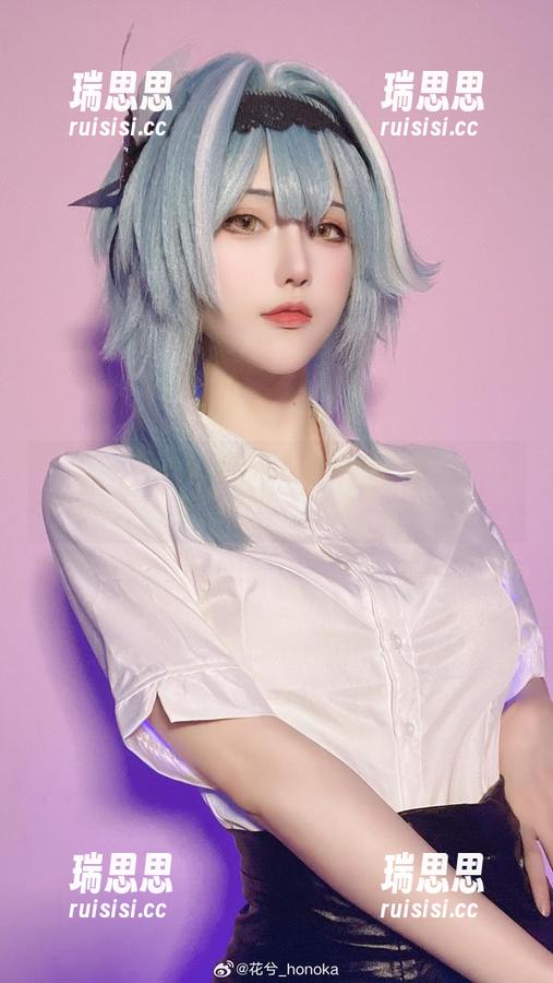 花兮_honoka 当花兮_honoka遇上红裙:一组套图资源让你目不转睛!