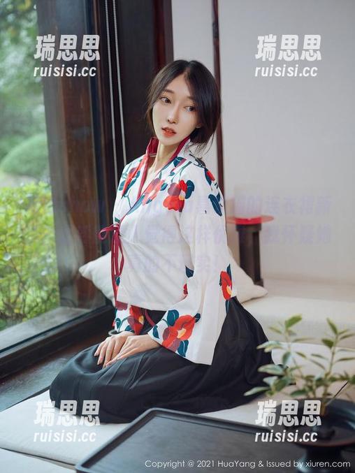 花漾show - Angela喜欢猫的连衣裙新作，居然能让人觉得这样优雅，我怀疑她真的不现实！