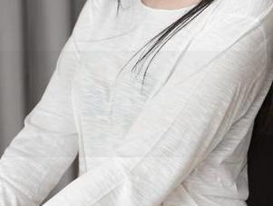 花漾show – 我发现，每次看顾奈奈的香肩美女写真，心跳都不自觉加速了！？