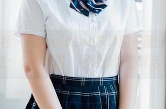 菠萝社 – AngelaLee李玲的校服分享时刻：衣服虽旧，回忆却依然鲜活！