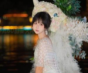 深夜点开萌芽儿o0的夏天尾巴高清壁纸，才发现这个夏天竟是如此的短暂。