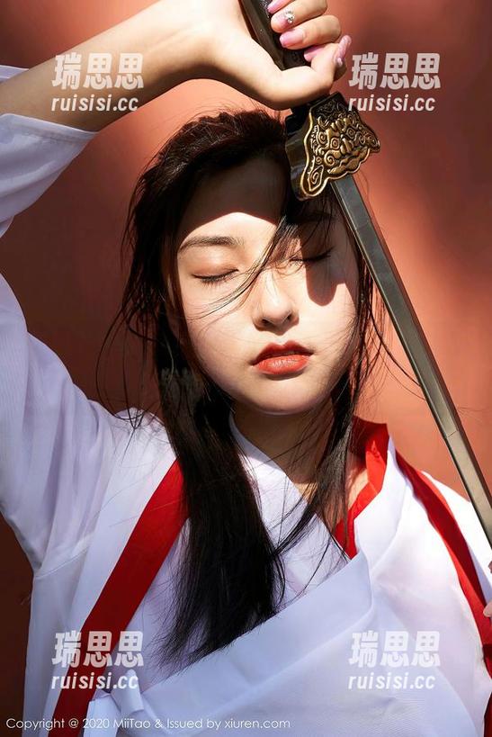 蜜桃社-Gina 蜜桃社 - Gina的圣诞写真,元气满满,却又让我感到微微的压力。