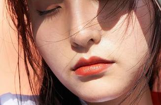 蜜桃社 – 别告诉我你还没下载小魔女lily的黑白免费图！