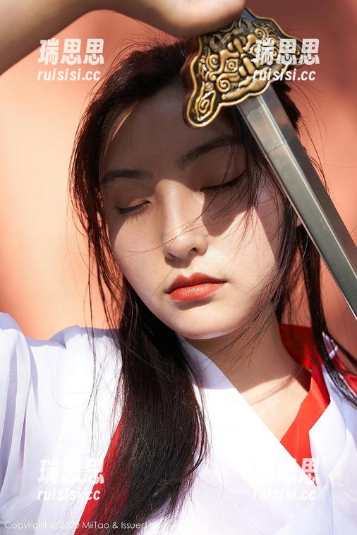 蜜桃社-小魔女lily 蜜桃社 - 别告诉我你还没下载小魔女lily的黑白免费图!