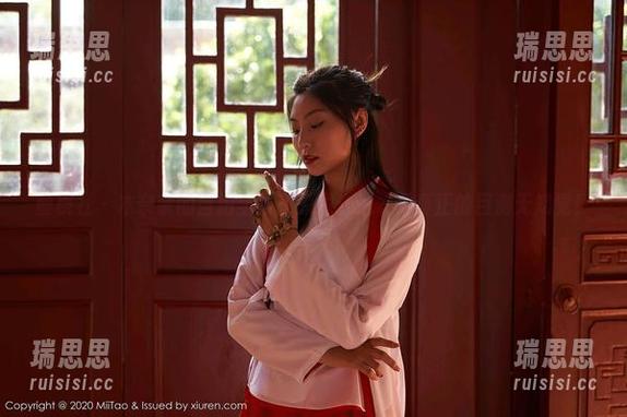 蜜桃社-木奈奈 蜜桃社 - 木奈奈的自拍全集和原图:这才是真正的目测无知觉!