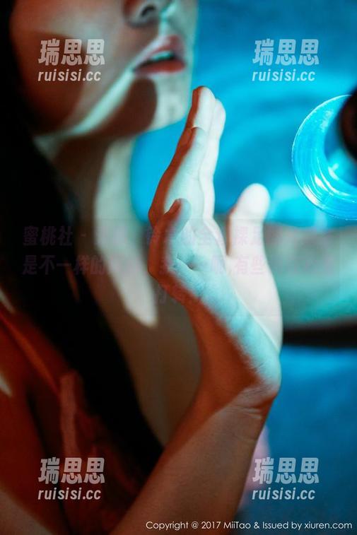 蜜桃社 - 天哪，铃木的全套裸足图片果然是不一样的风格，我……呃,有些词在心里打转！