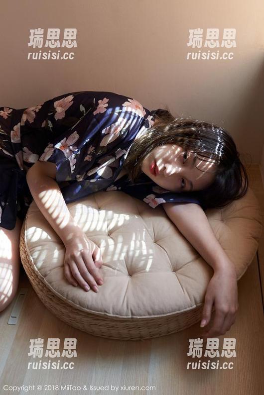 蜜桃社-陆萱萱Cecilia 蜜桃社 - 私房与JK的奇妙结合!快来看看陆萱萱Cecilia的图集吧!