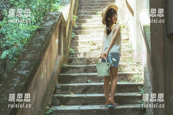 蠢沫沫水手服美图：这身材真是让人忍不住想要画圈圈！