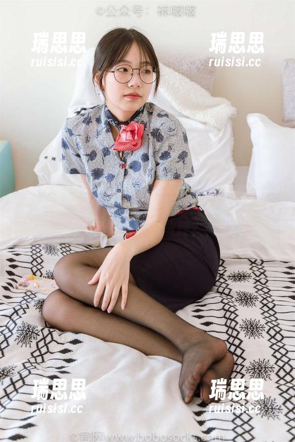 袜啵啵-甜甜圈 袜啵啵 - 甜甜圈的写真背后:OL风花絮版,究竟有多放肆?