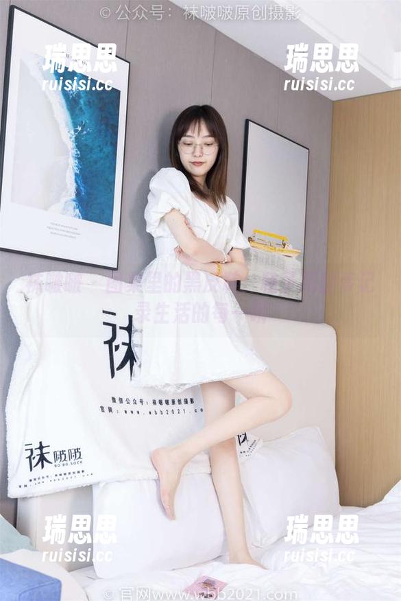 袜啵啵 - 图集里的黑皮鞋：稚予用脚步记录生活的每一瞬