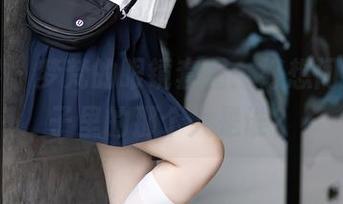 语画界 – 梦梵的眼镜套图：好想问你，镜子里的那个人是谁？