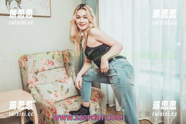 轰趴猫 - 曲曲白丝资源推荐：瞬间捕捉那些让人想要细细品味的时刻。