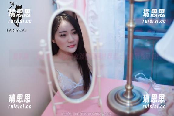 轰趴猫 - 艾小青：在这个女孩的原图世界里，福利随处可见！