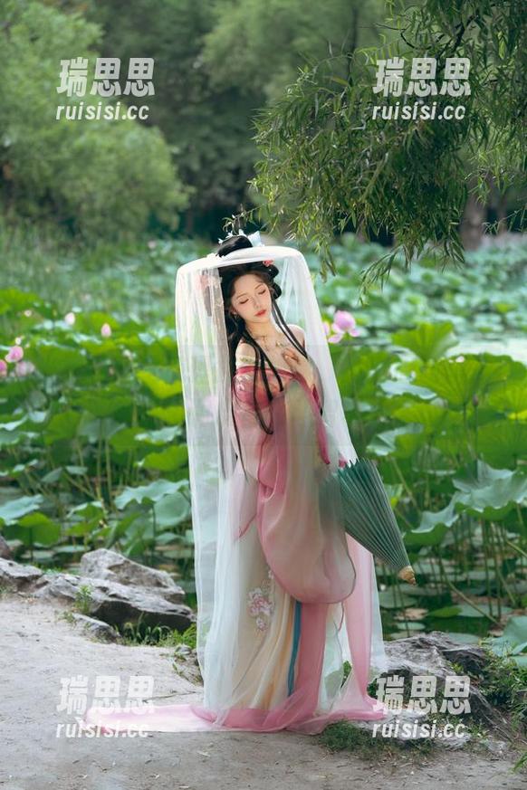 雯妹不讲道理 当雯妹不讲道理换上旗袍,高清原图里的优雅和调皮都在斗智斗勇!