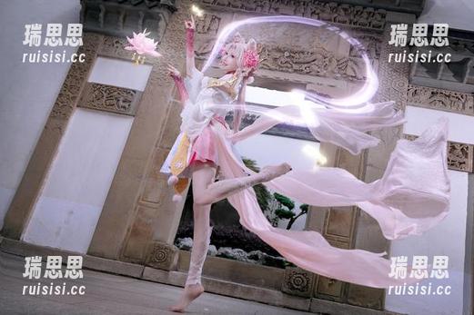 露儿大魔王 露儿大魔王女王的魅力合集:她的姿态中藏着无限可能,让我不禁想象…