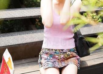 青豆客 – 艾小青的双马尾高清写真：看完我怀疑自己是不是也该来一发！