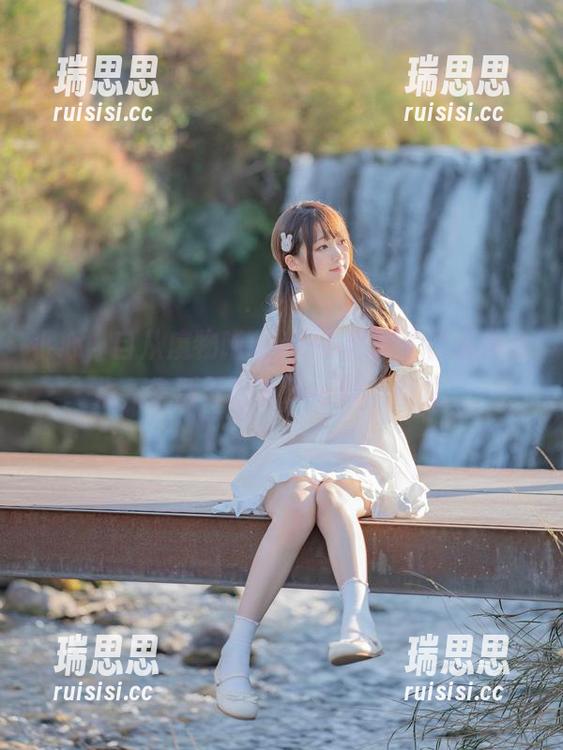 小心，自从魔物喵nigisa更新了比基尼合集，生活开始多了一丝‘魔性’