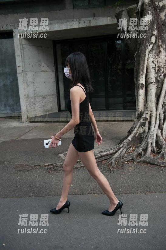 魔镜街拍 当夜色撩人,魔镜街拍精选套图,让人忍不住多瞟几眼。