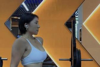 微密圈 – 鹿瑶透明吊带大揭秘：免费下载，看看谁更会穿！